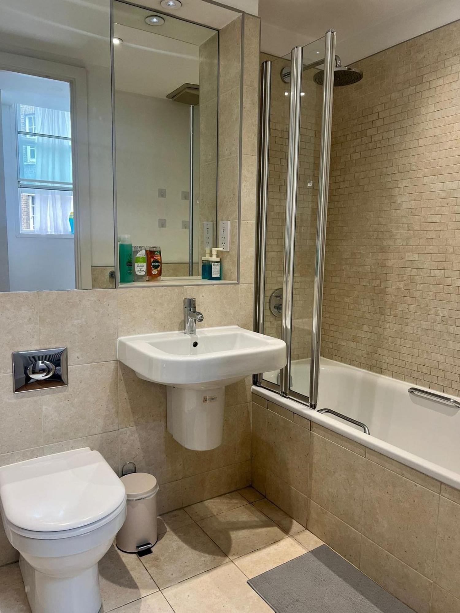 One Bedroom Apartment In Holborn لندن المظهر الخارجي الصورة