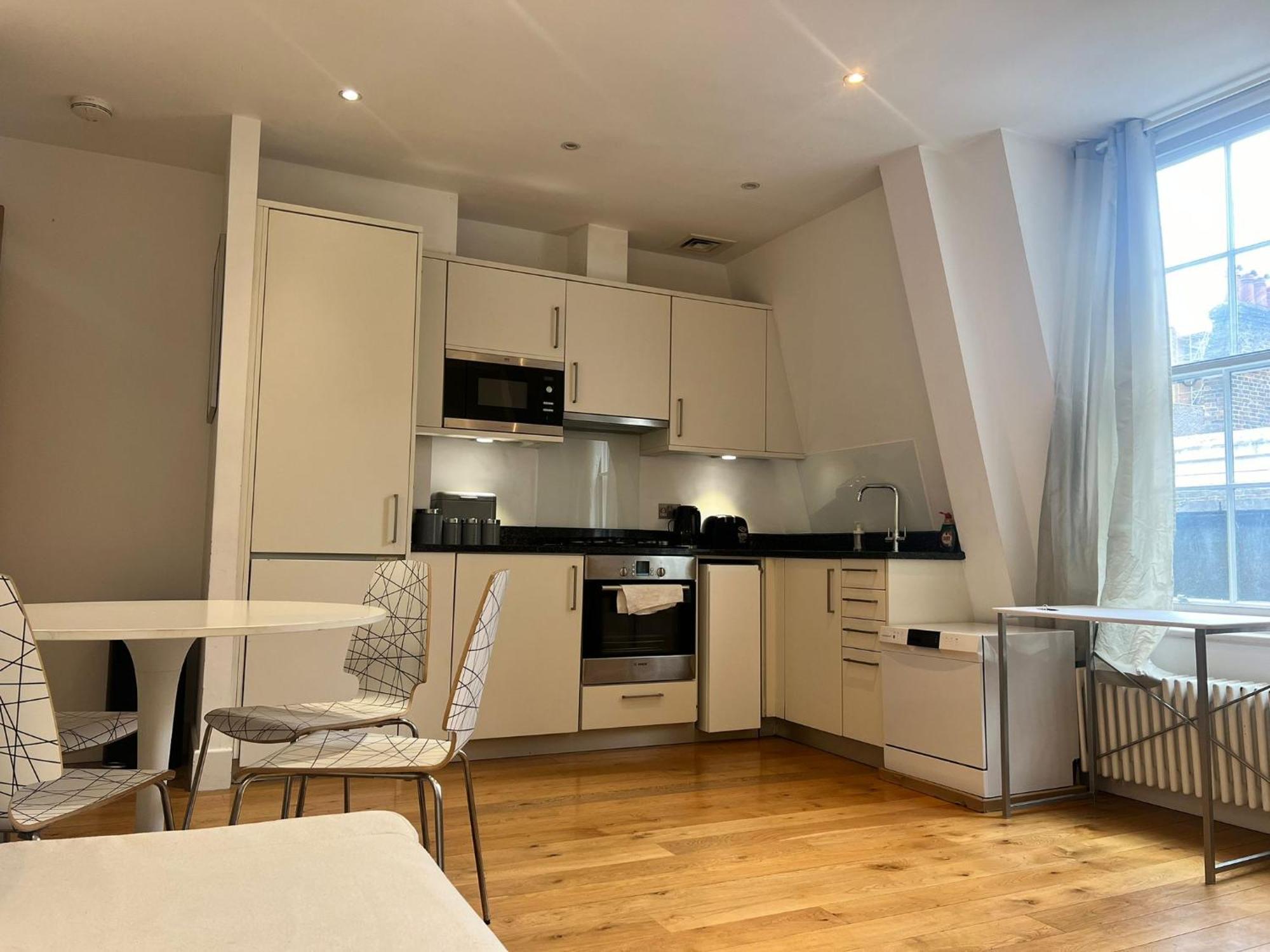 One Bedroom Apartment In Holborn لندن المظهر الخارجي الصورة